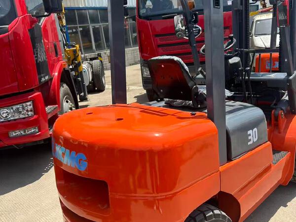 徐工XCB-D30内燃平衡重叉车