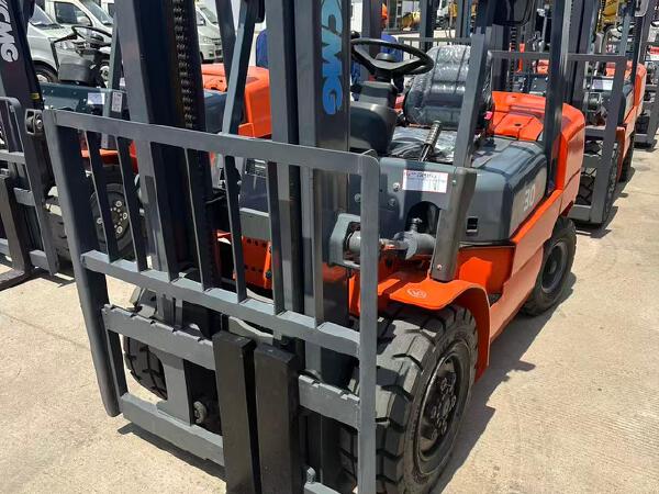 徐工XCB-D30内燃平衡重叉车
