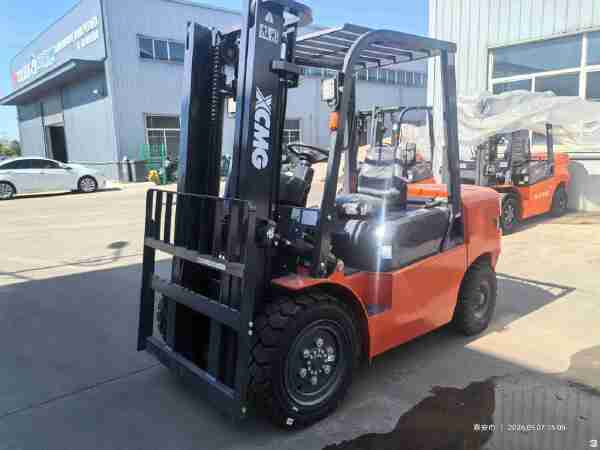 徐工XCB-D35内燃平衡重叉车3.5吨柴油叉车