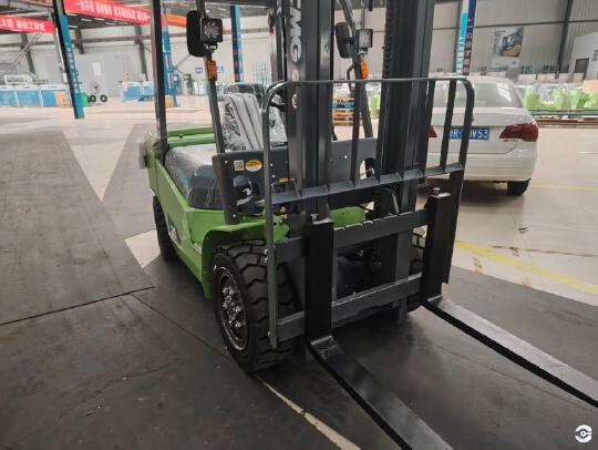 徐工XVB35Z-L3电动平衡重叉车
