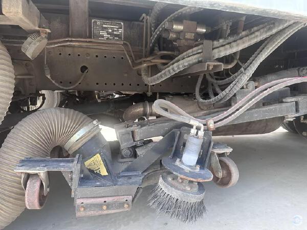 徐工XZJ5183TSLD5扫路车