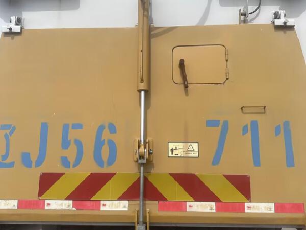 徐工XZJ5183TSLD5扫路车