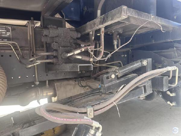 徐工XZJ5183TSLD5扫路车