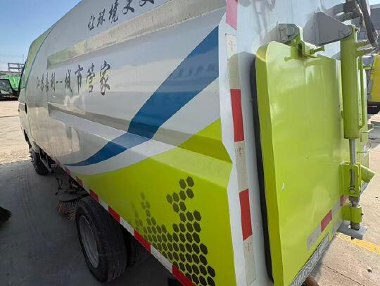 徐工XGH5040TSLYBEV扫路车