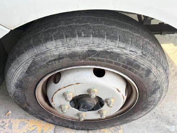 徐工XGH5040TSLYBEV扫路车