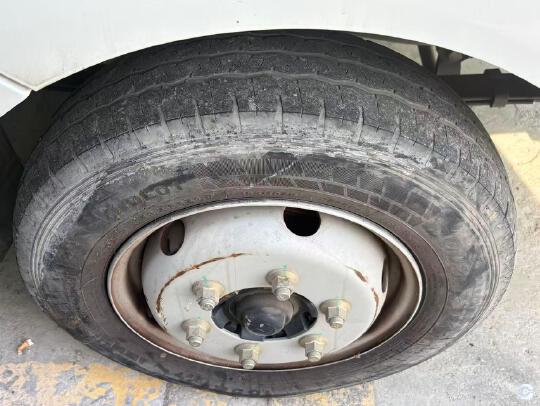 徐工XGH5040TSLYBEV扫路车