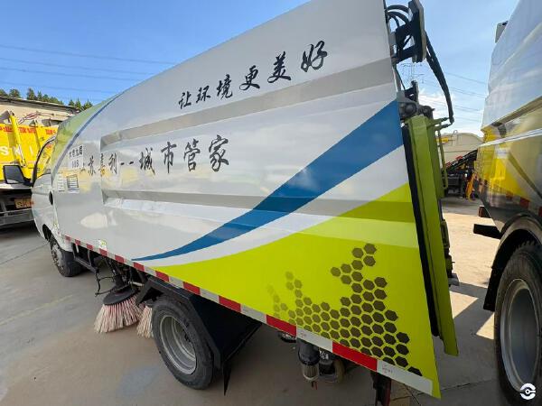 徐工XGH5040TSLYBEV扫路车