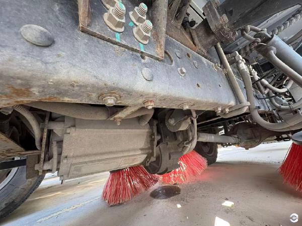 徐工XGH5040TSLYBEV扫路车