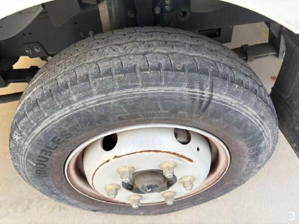 徐工XGH5040TSLYBEV扫路车