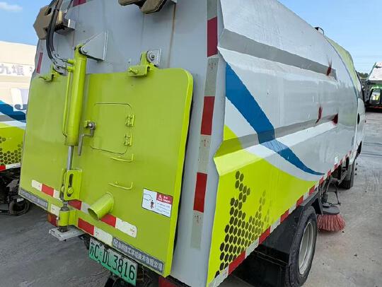 徐工XGH5040TSLYBEV扫路车