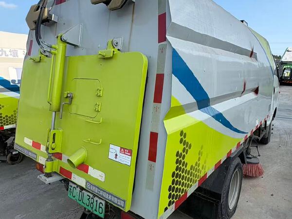 徐工XGH5040TSLYBEV扫路车