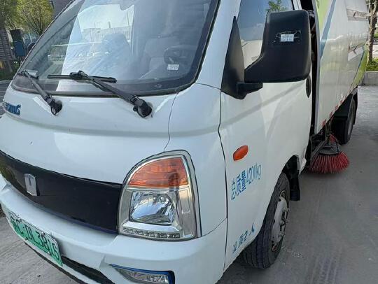 徐工XGH5040TSLYBEV扫路车