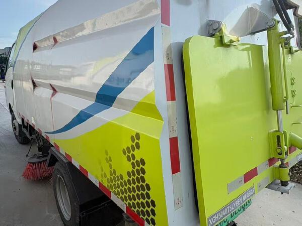 徐工XGH5040TSLYBEV扫路车