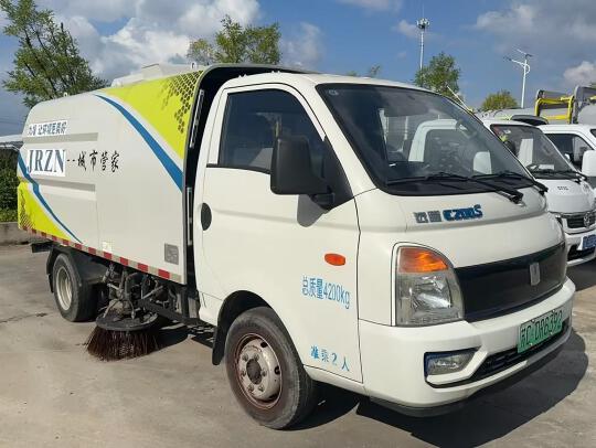 徐工XGH5040TSLYBEV扫路车