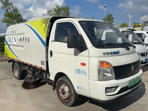 徐工XGH5040TSLYBEV扫路车