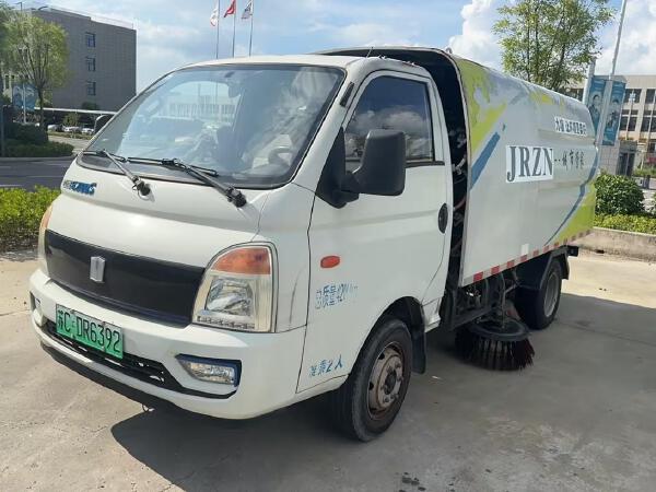 徐工XGH5040TSLYBEV扫路车