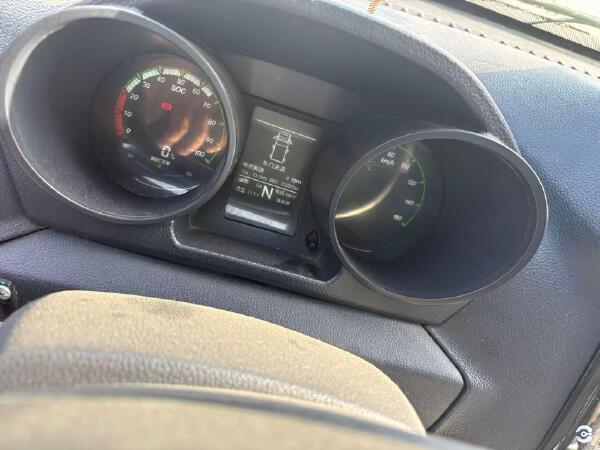 徐工XGH5040TSLYBEV扫路车