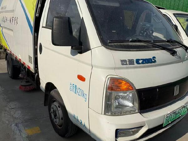 徐工XGH5040TSLYBEV扫路车