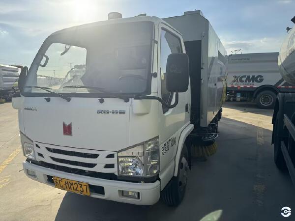 徐工XGH5071TXSQ6洗扫车