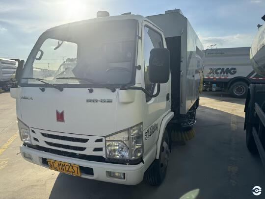 徐工XGH5071TXSQ6洗扫车