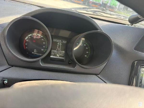 徐工XGH5040TSLYBEV扫路车